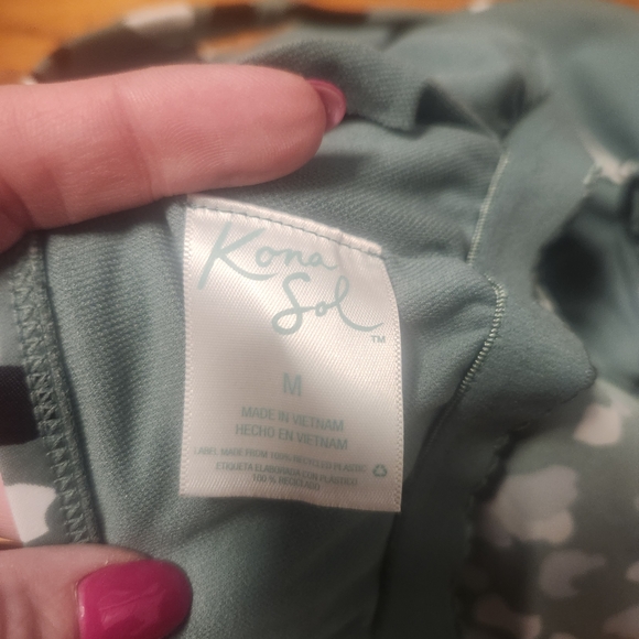 Kona Sol Gray and White Leopard Print Swim Top - Picture 2 of 4